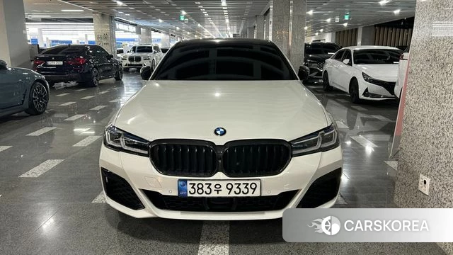 BMW 5 Series (G30) 2022 Белый из Кореи, фото 2