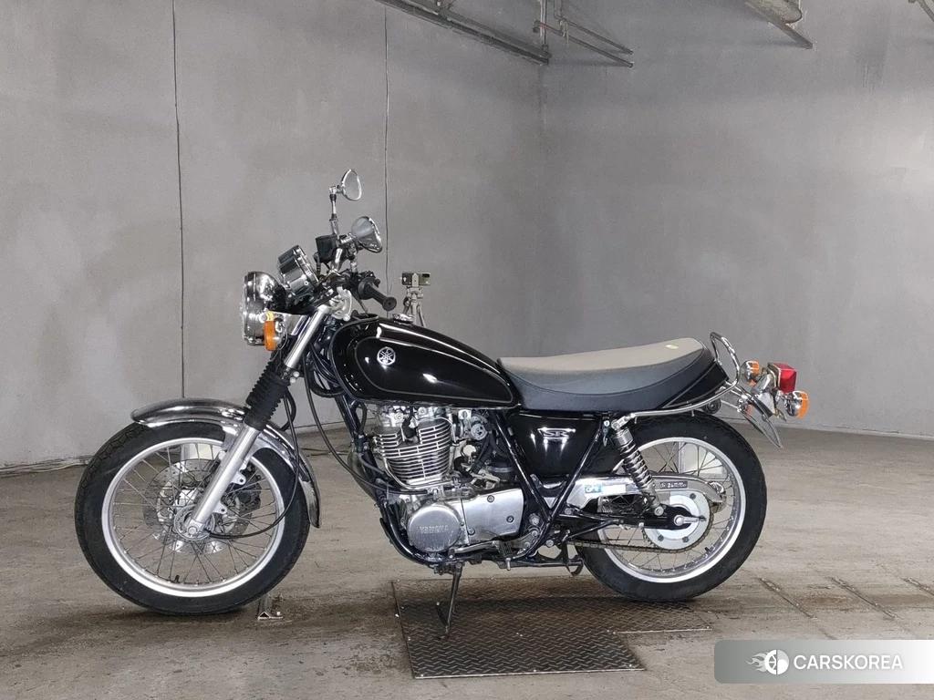 Проданный Yamaha SR 400 2015 из Японии, фото 2