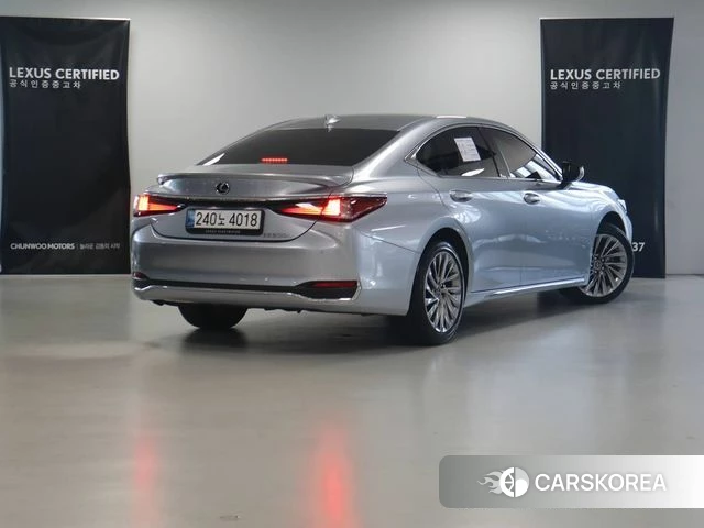 Lexus ES300h 7th generation 2025 Серебряный из Кореи, фото 6
