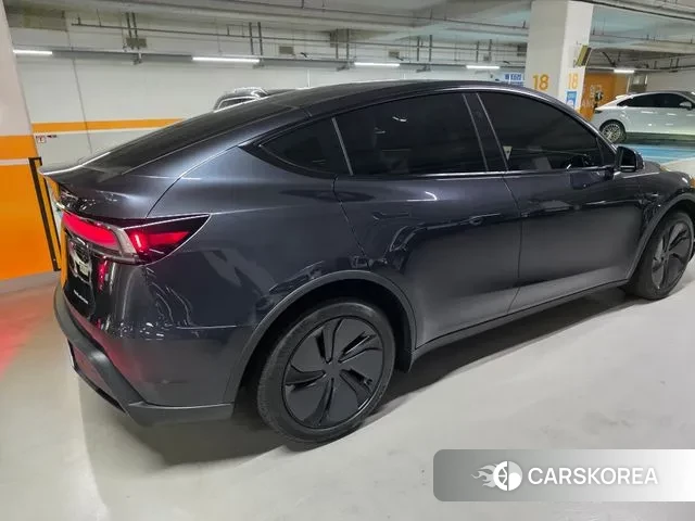 Tesla Model Y 2025 Серый из Кореи, фото 3
