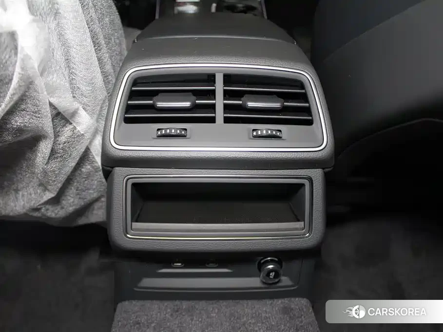 Audi A6L id 4546112 из Китая 10