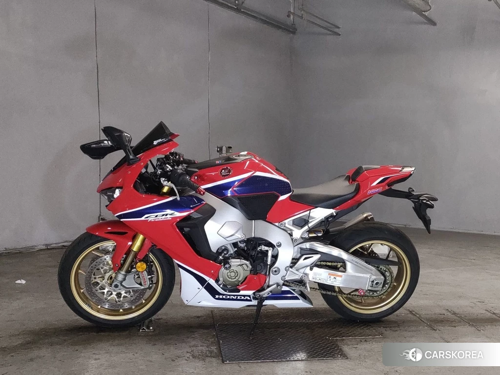 Проданный Honda CBR1000RR 2017 из Японии, фото 2