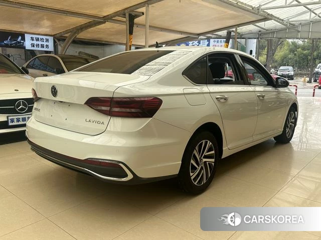 Volkswagen Lavida 2023 Белый из Китая, фото 2