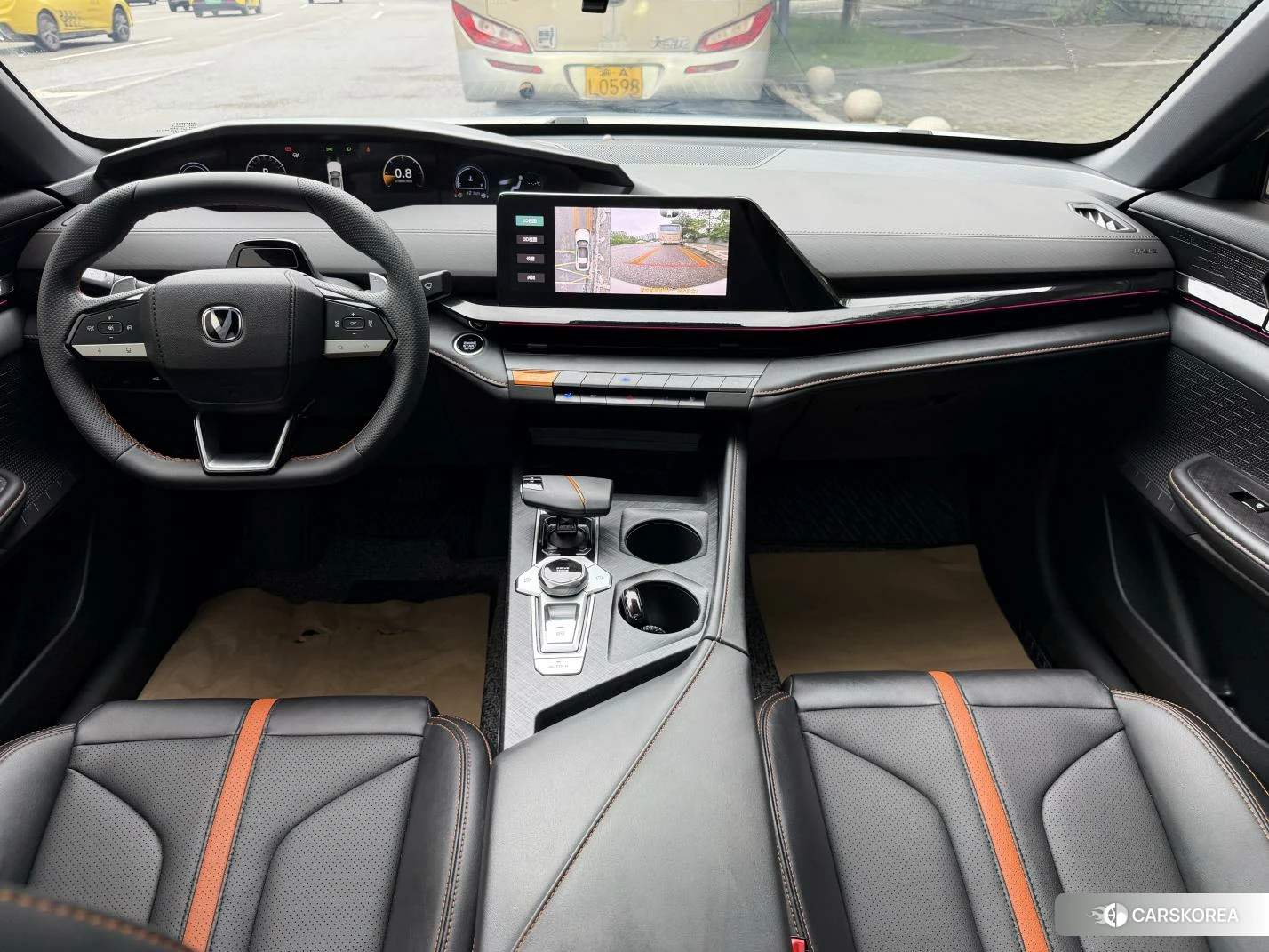 Chang'an UNI-V 2024 Белый из Китая, фото 2