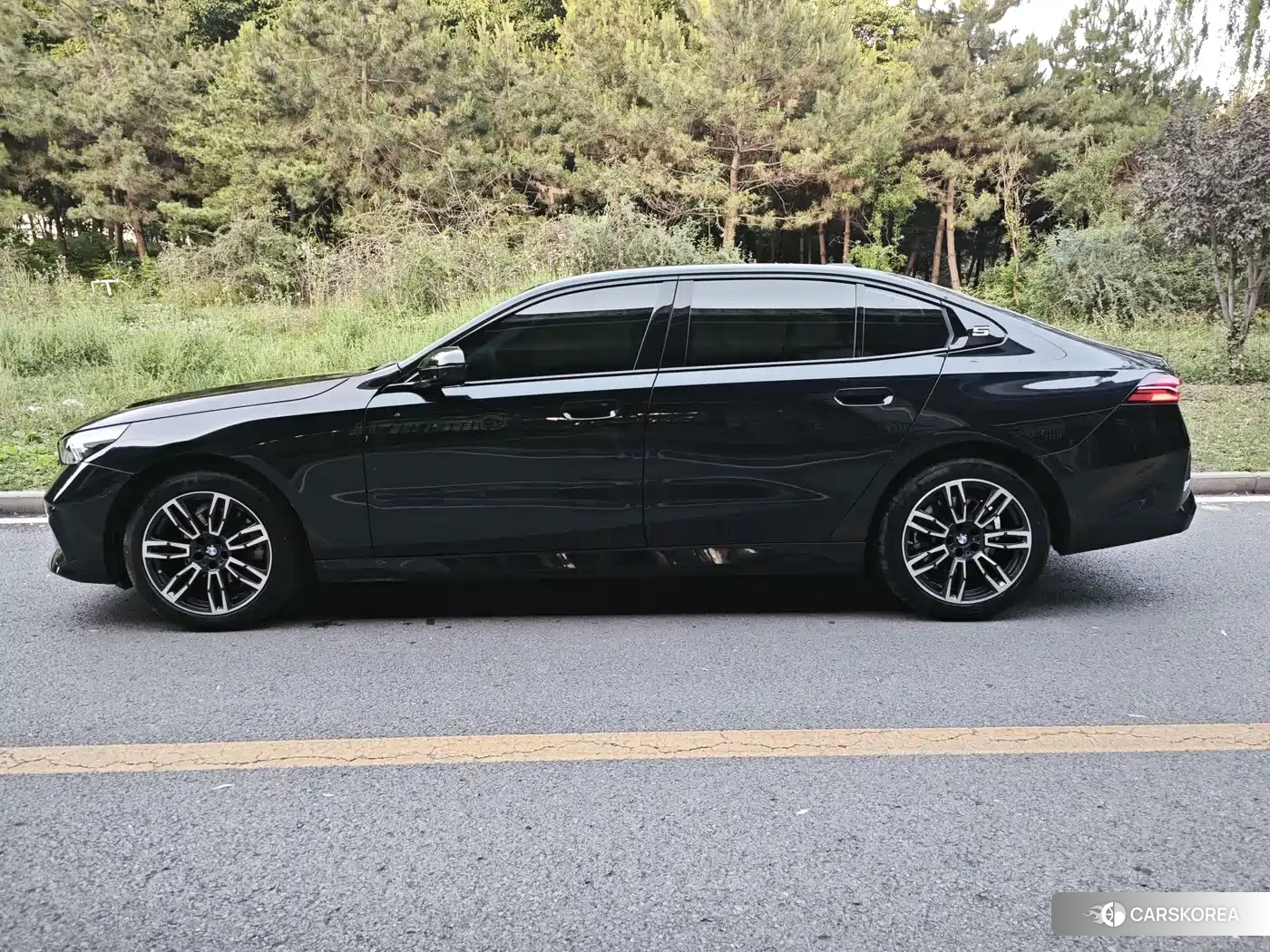 BMW 5 series 2025 Черный из Китая, фото 5