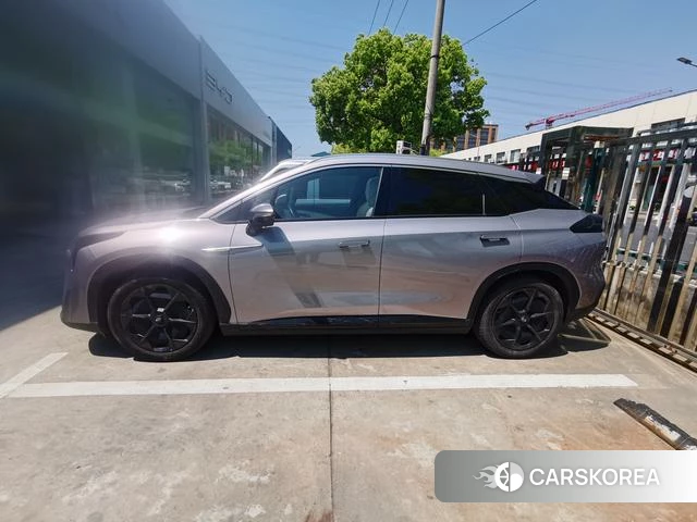 Aian AION LX 2023 Серебристо-серый из Китая, фото 3