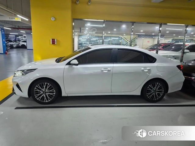 Kia The New K3 2nd generation 2023 Белый из Кореи, фото 5