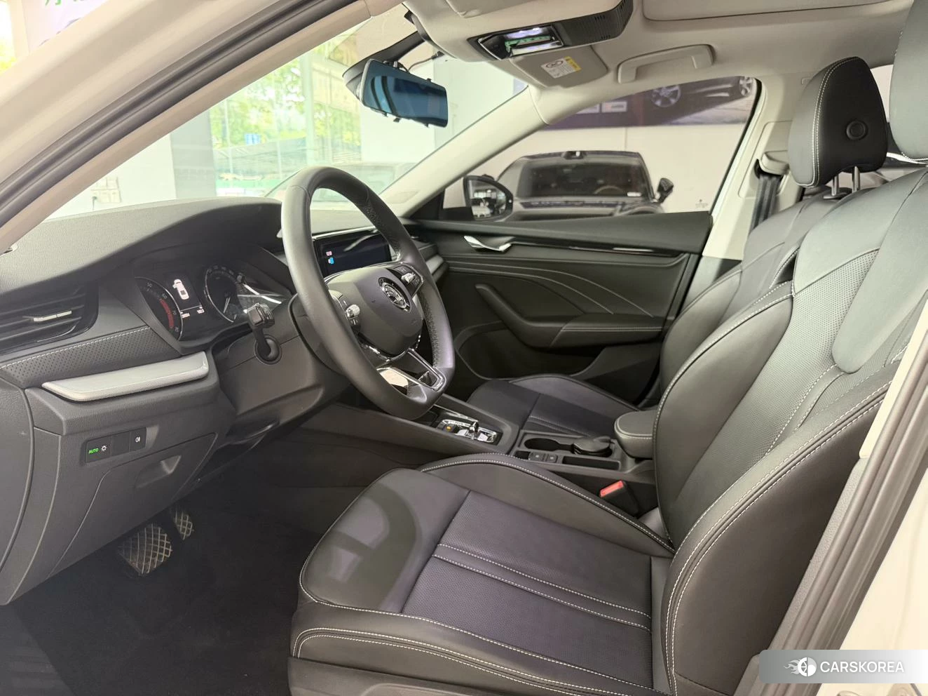 Skoda Octavia 2023 Белый из Китая, фото 6
