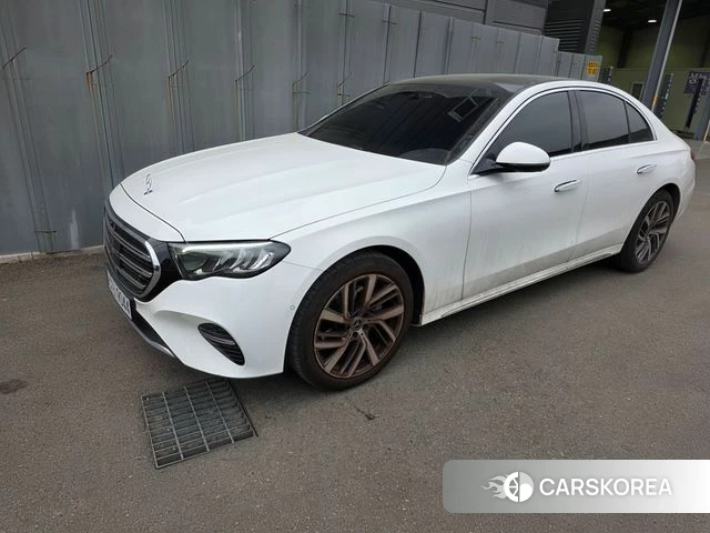Mercedes-Benz E-Class W214 2024 Белый из Кореи, фото 2