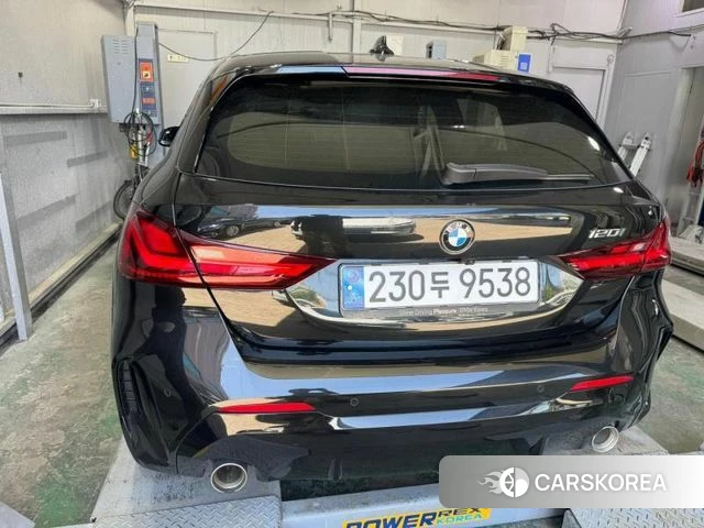 BMW 1 Series (F40) 2024 Черный из Кореи, фото 2