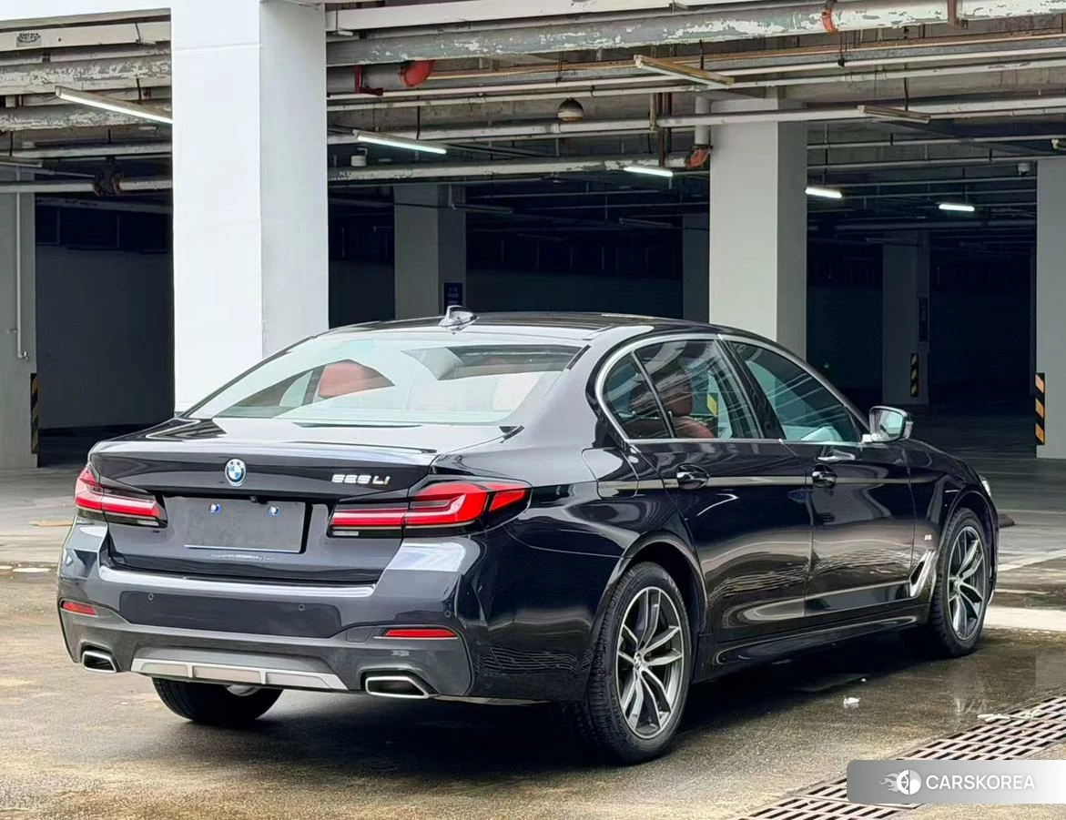 BMW 5 series 2020 Черный из Китая, фото 2