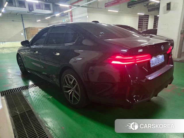 BMW i5 (G60) 2023 Черный из Кореи, фото 4