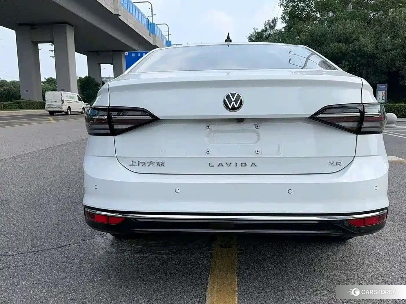 Volkswagen Lavida 2023 Белый из Китая, фото 2