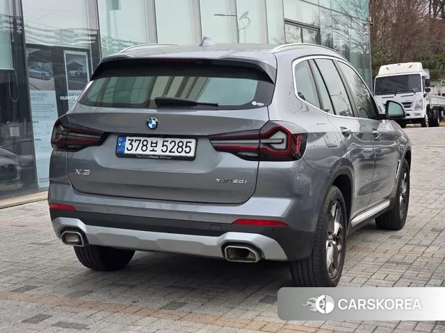 BMW X3 (G01) 2024 Светло-серебряный цвет из Кореи, фото 2