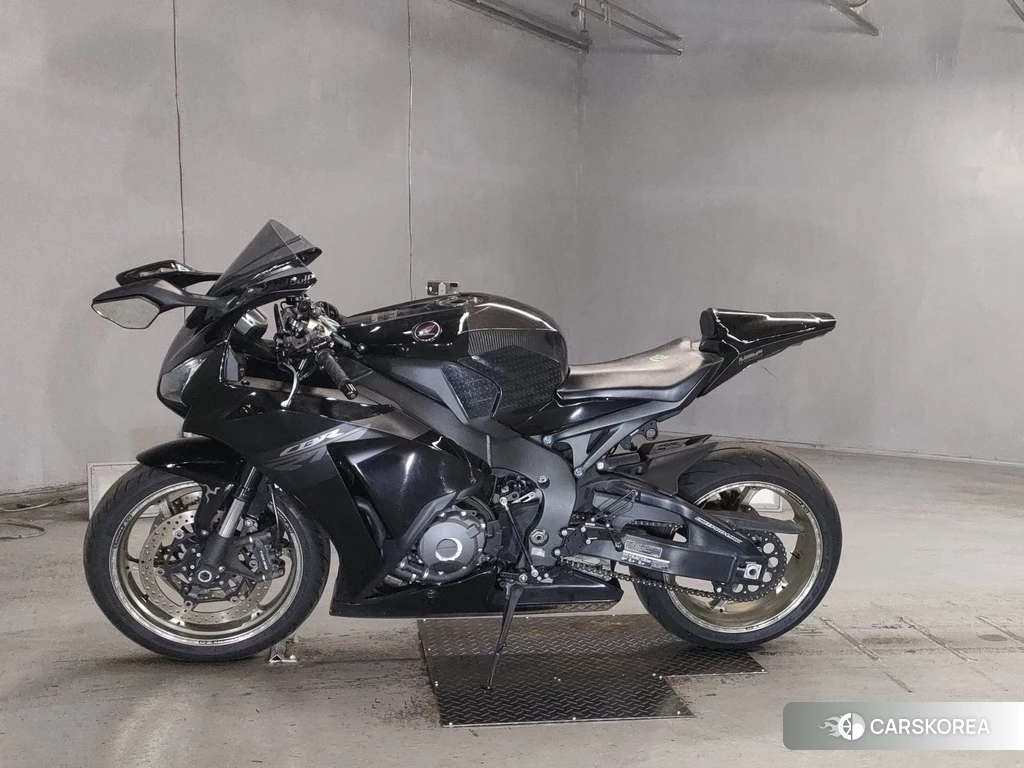 Проданный Honda CBR1000RR id 4171933 из Японии
