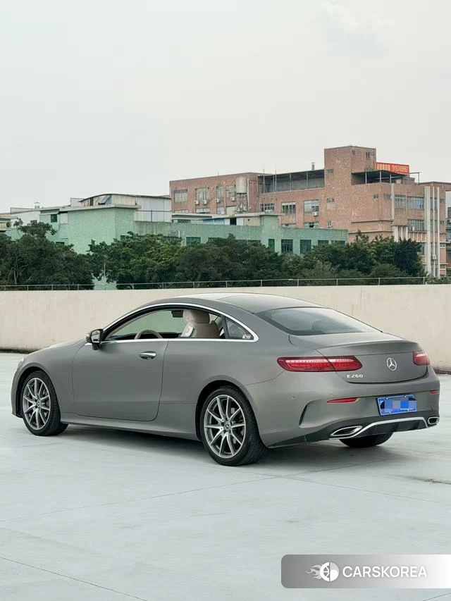 Mercedes-Benz E-class (imported) 2023 Темно-серый из Китая, фото 2