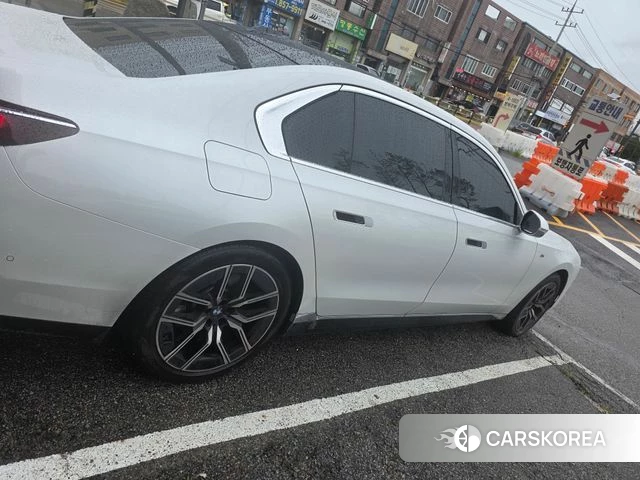 BMW 7 Series (G70) 2023 Белый из Кореи, фото 2