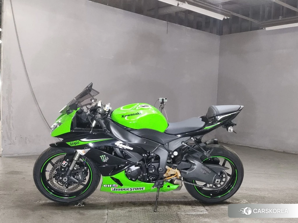 Проданный Kawasaki ZX-6R NINJA 2010 из Японии, фото 2
