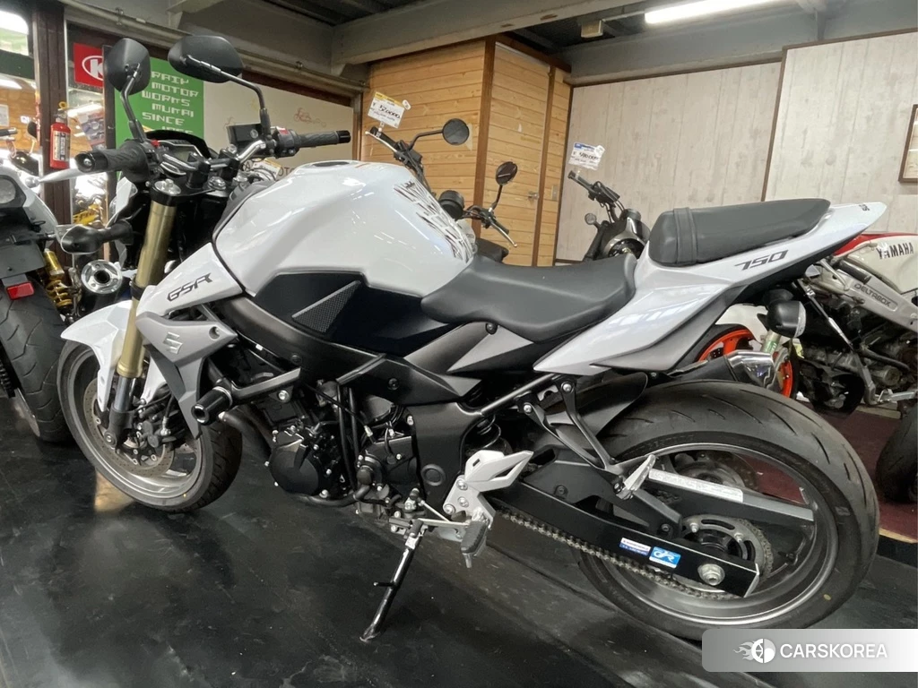 Проданный Suzuki GSR750 2016 из Японии, фото 2