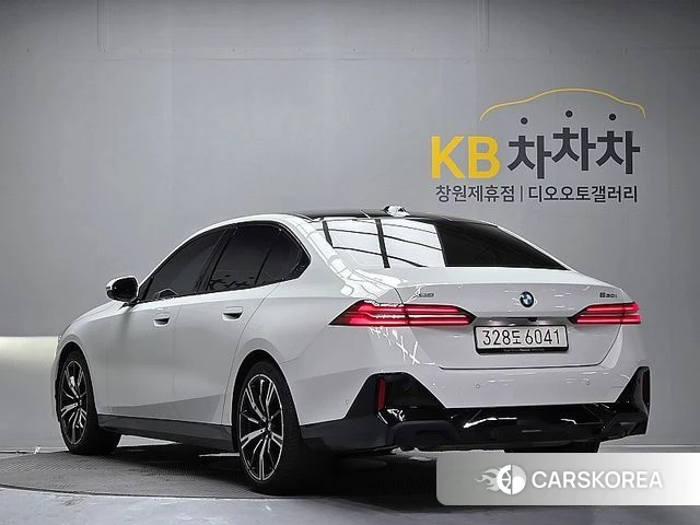 BMW 5 Series (G60) id 4493403 из Кореи 12