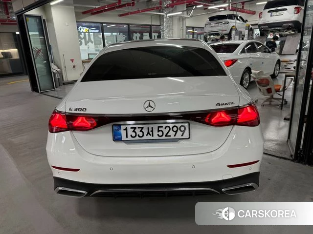 Mercedes-Benz E-Class W214 2025 Белый из Кореи, фото 2