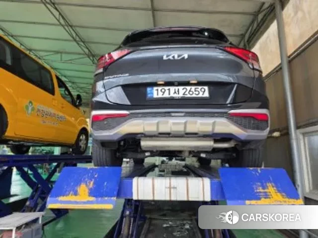 Kia Sportage 5th Generation 2022 Серебристо-серый из Кореи, фото 2