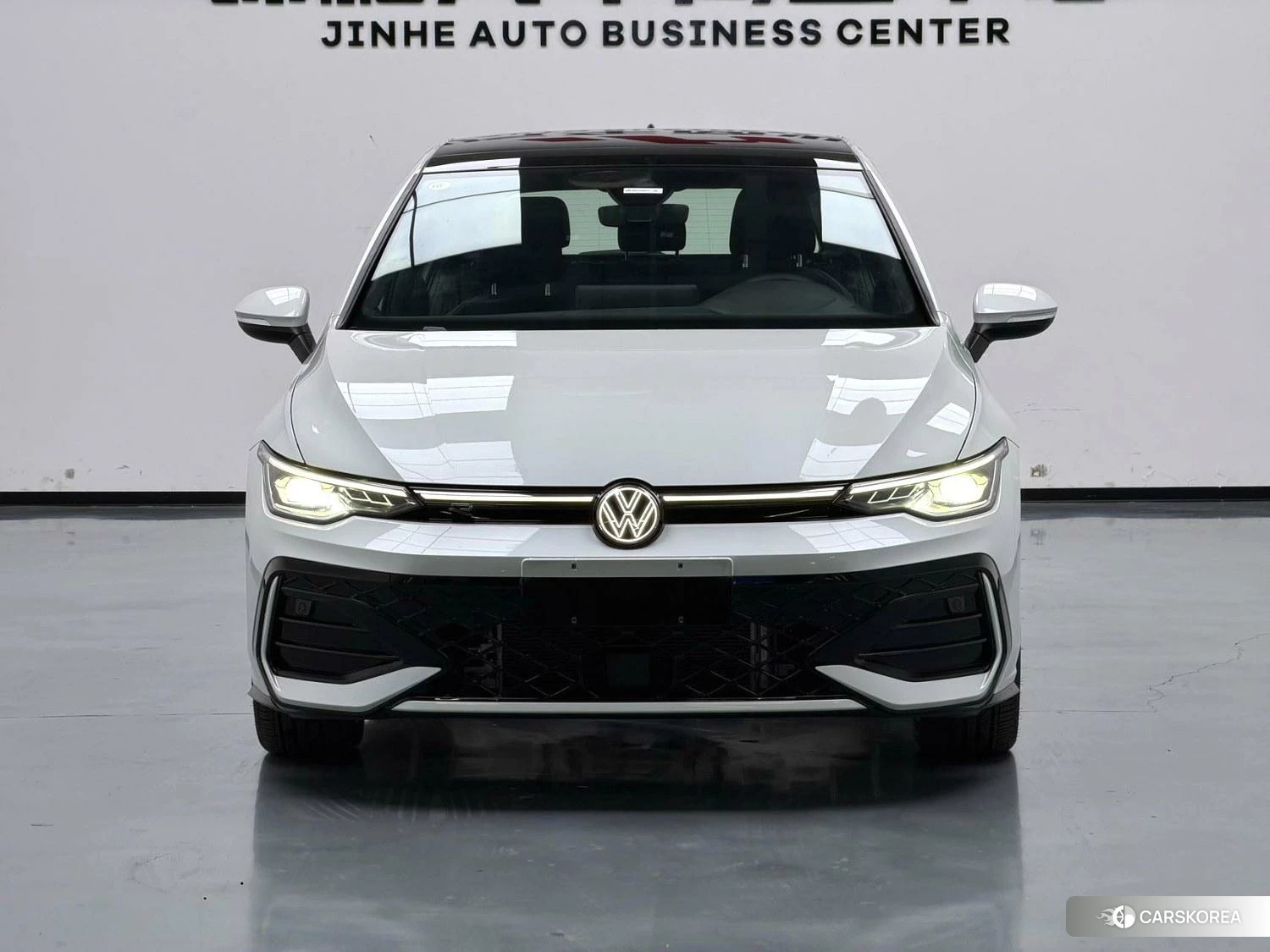 Volkswagen Golf 2024 Белый из Китая, фото 2