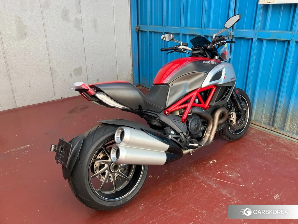 Проданный Ducati DIAVEL CARBON 2011 из Японии, фото 2