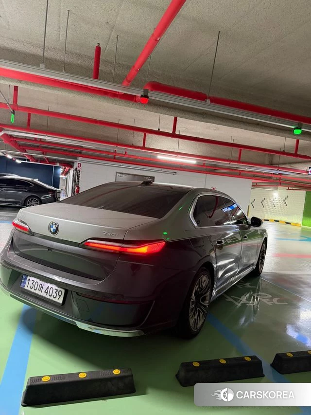 BMW 7 Series (G70) 2023 Серый из Кореи, фото 2