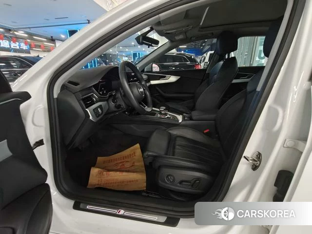 Audi A4L 2023 Белый из Китая, фото 2