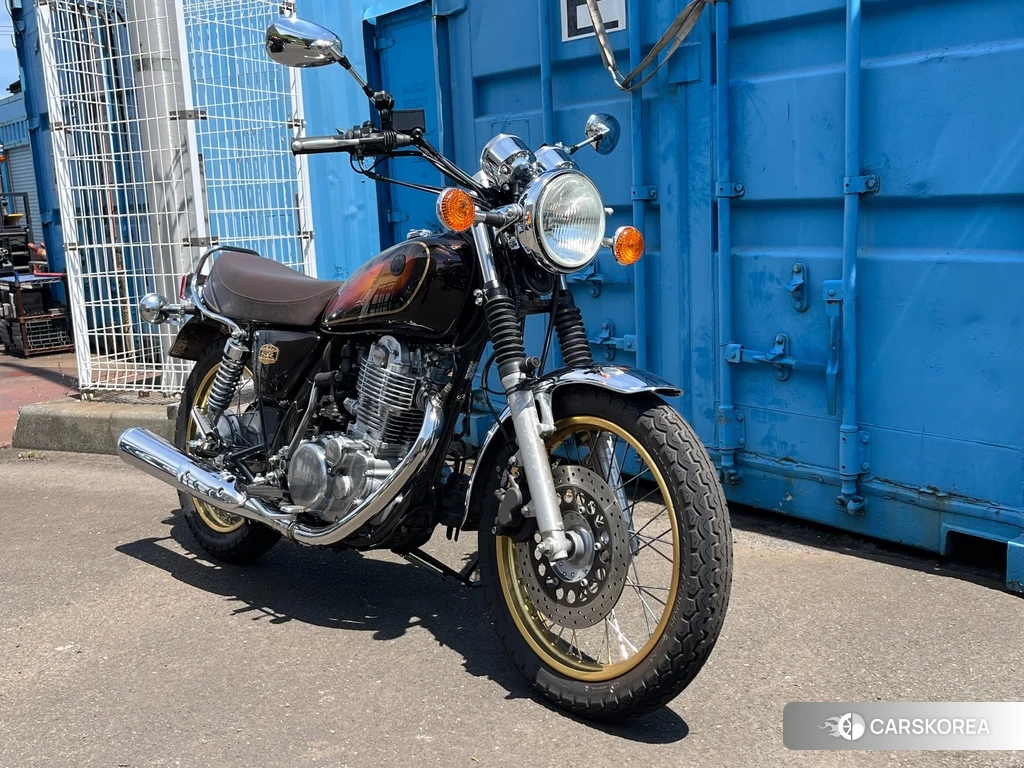 Проданный Yamaha SR 400 2018 из Японии