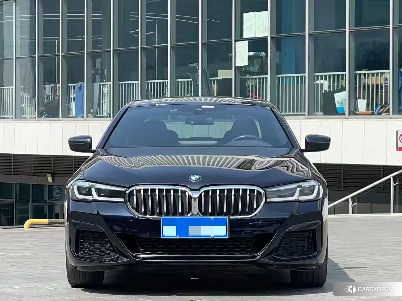 BMW 5 series 2022 Черный из Китая, фото 2