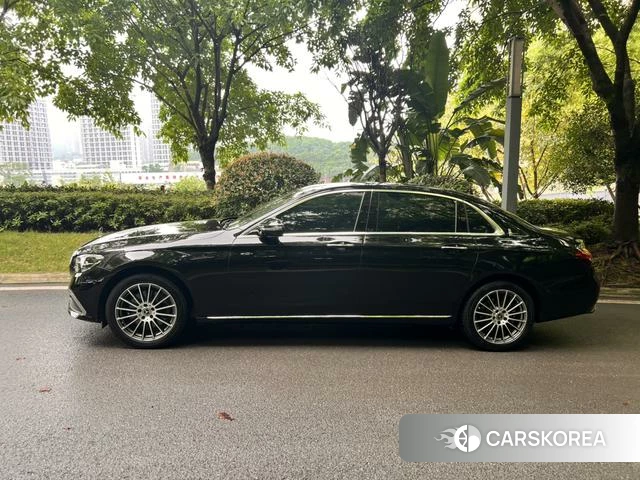Mercedes-Benz E-class 2022 Черный из Китая, фото 2