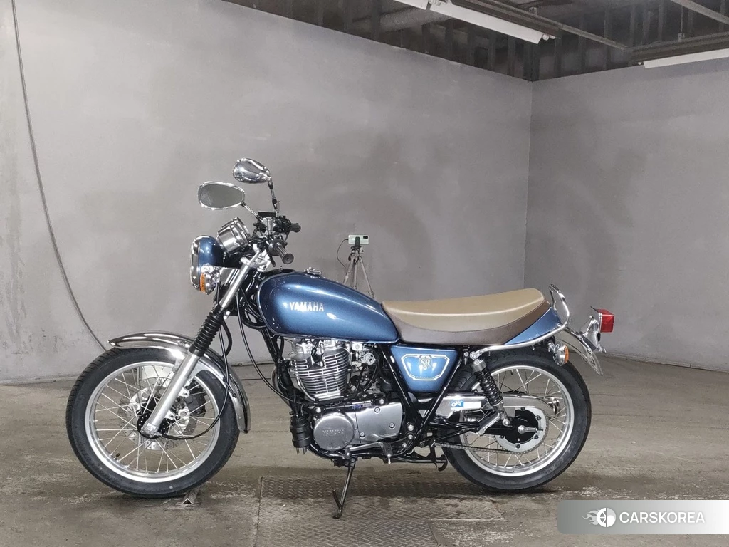 Проданный Yamaha SR 400 2019 из Японии