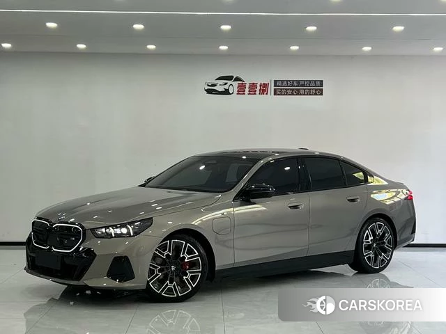 BMW i5 (import) 2025 Шампань из Китая, фото 2