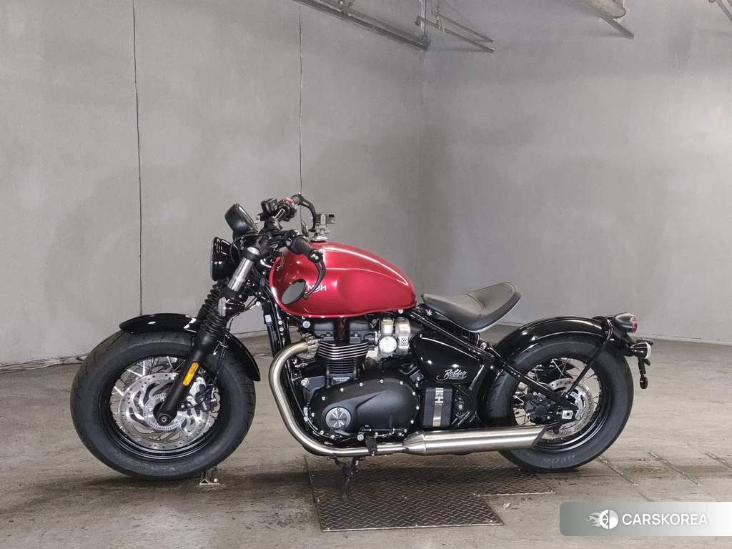 Проданный Triumph BONNEVILLE BOBBER 2023 из Японии, фото 2