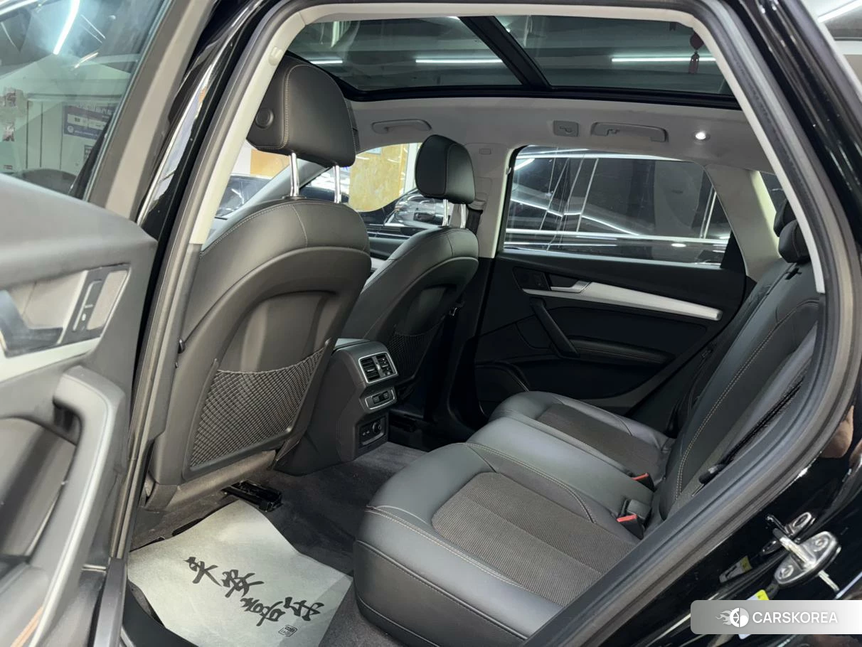 Audi Q5L 2020 Черный из Китая, фото 2