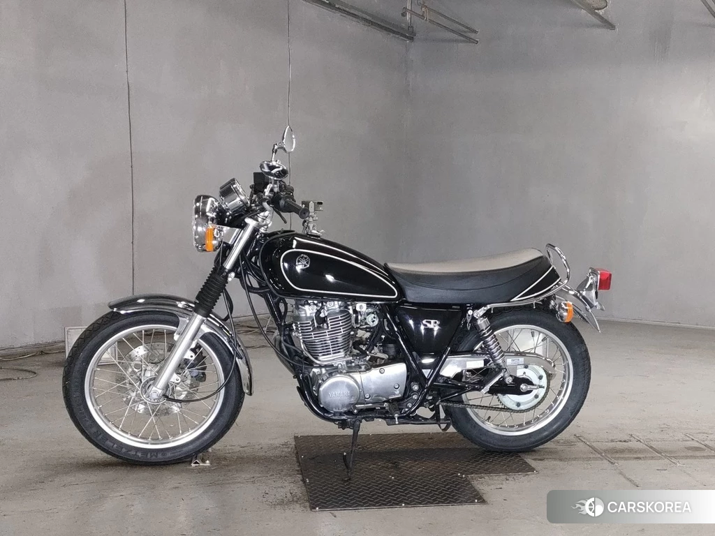 Проданный Yamaha SR 400 2010 из Японии, фото 2