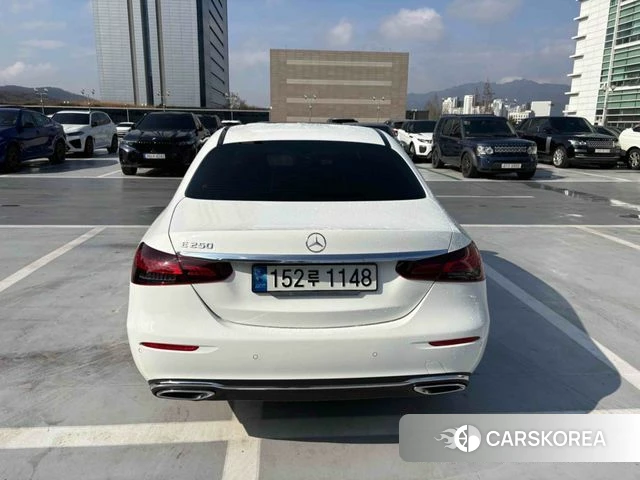 Mercedes-Benz E-Class W213 2022 Белый из Кореи, фото 2