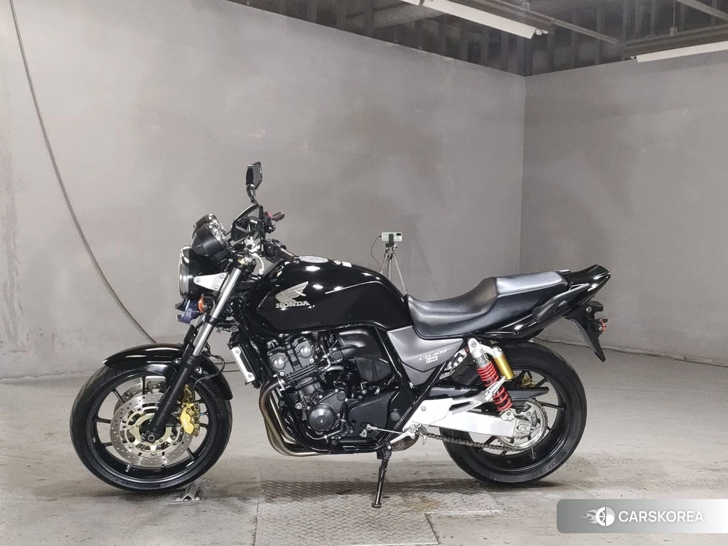 Проданный Honda CB400SF 2017 из Японии