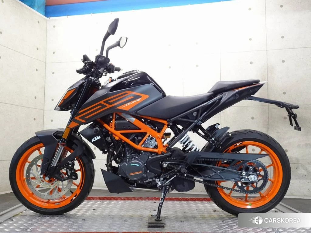 Проданный KTM 125 DUKE 2023 из Японии, фото 2