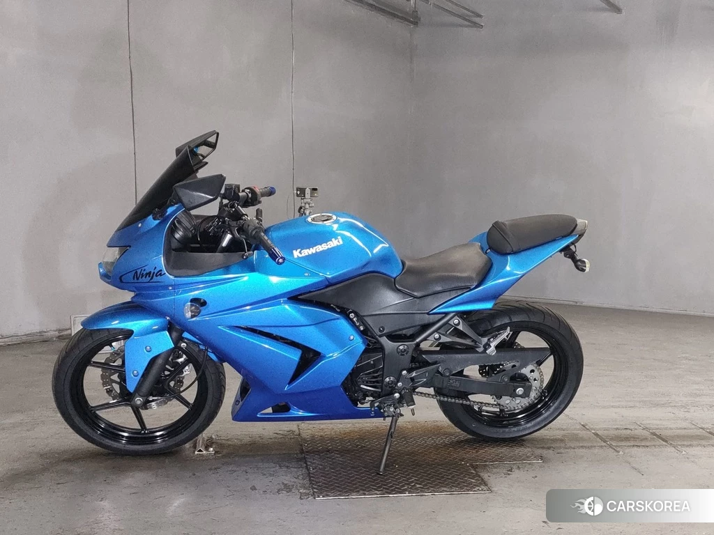 Проданный Kawasaki NINJA 250R 2010 из Японии, фото 2