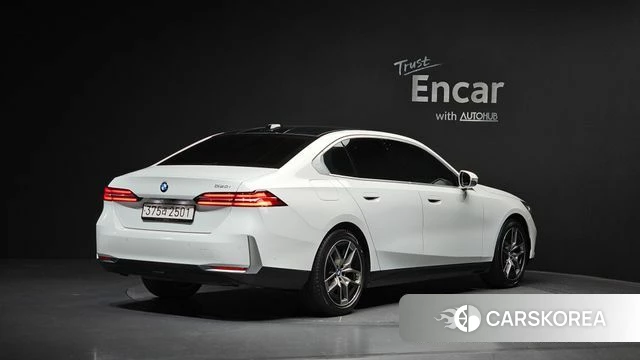 BMW 5 Series (G60) id 3793132 из Кореи 12