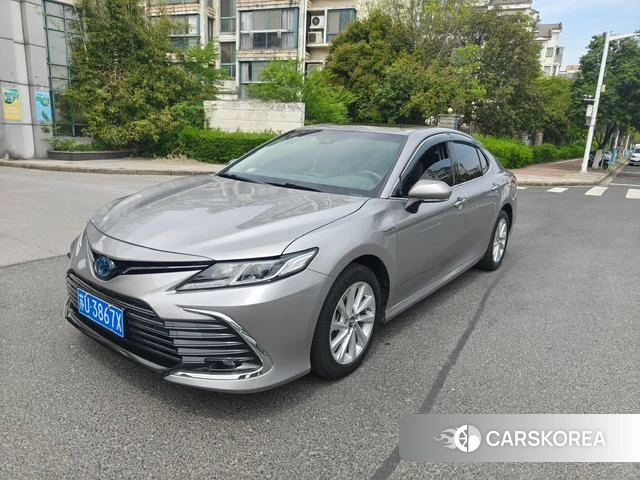 Toyota Camry 2021 Серебристо-серый из Китая, фото 2