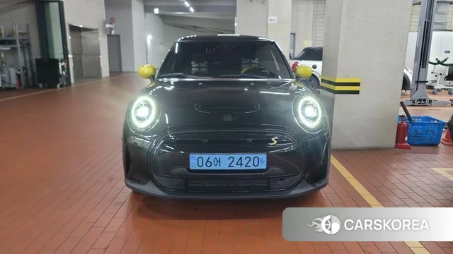Mini Cooper Electric 2022 Черный из Кореи, фото 2