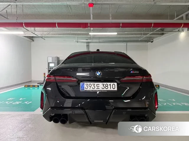 BMW M5 (G90) 2025 Черный из Кореи, фото 2