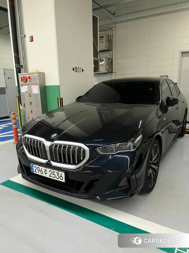 BMW 5 Series (G60) 2025 Черный из Кореи, фото 2