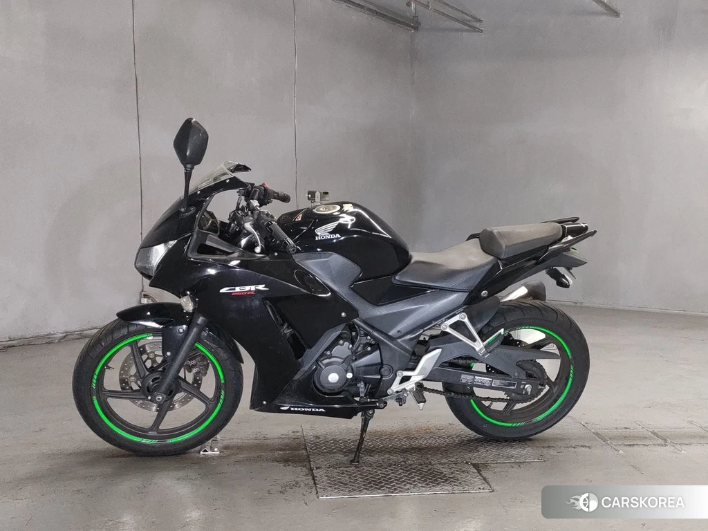 Проданный Honda CBR250R 2015 из Японии