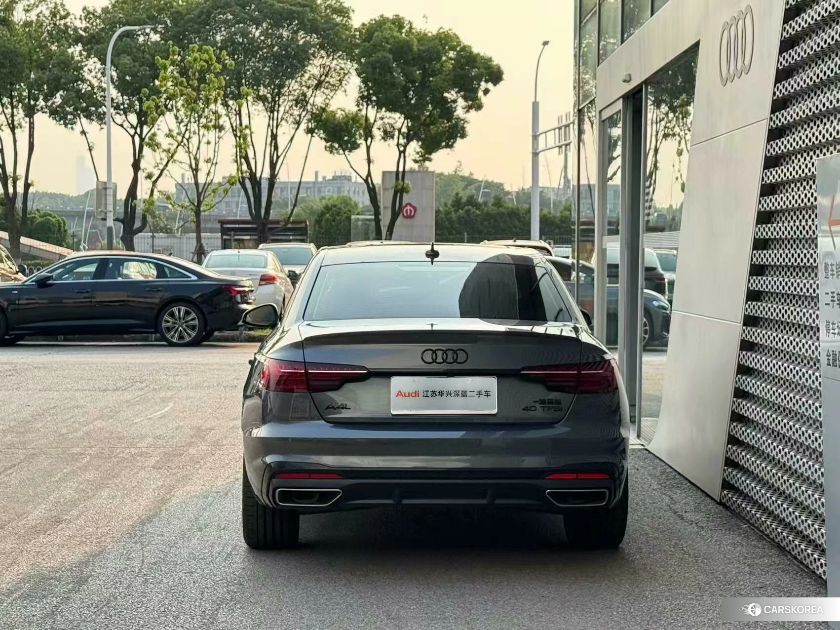 Audi A4L 2025 Темно-серый из Китая, фото 2