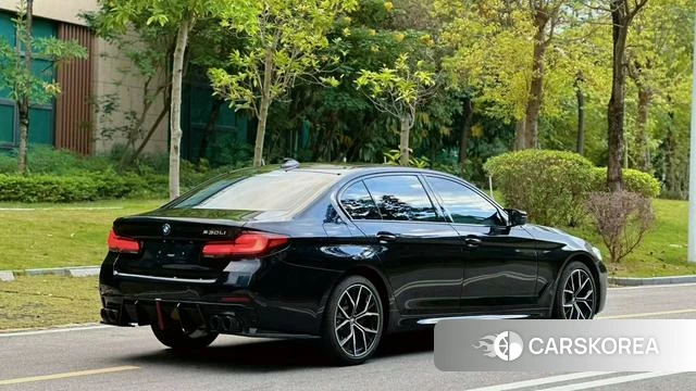 BMW 5 series 2021 Черный из Китая, фото 2